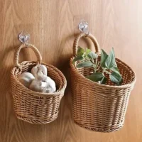 kf-S5045931dc96f45b99cb64bb0eacdaa427-Woven-Storage-Basket-Hanging-Portable-Wall-Hanging-Basket-Portable-Flower-Plant-Pot-Desktop-Kitchen-Vegetables-Storage סל קלוע תלוי - עציץ נייד לתליה על הקיר או על השולחן דקורטיבי ויפה