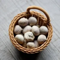 kf-Sadc20034550e42dc9b8a6c7a99860823M-Woven-Storage-Basket-Hanging-Portable-Wall-Hanging-Basket-Portable-Flower-Plant-Pot-Desktop-Kitchen-Vegetables-Storage סל קלוע תלוי - עציץ נייד לתליה על הקיר או על השולחן דקורטיבי ויפה