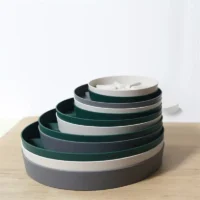 kf-Sad7d2f59c91c44bdb8bbf8f6901278d1D-Plastic-Round-Flower-Pot-Drip-Tray-Plant-Tray-Durable-Thicker-Anti-Rot-Root-For-Indoors-Outdoors תחתית ניקוז עגולה מפלסטיק עם הגבהה לעציצים - הפתרון המושלם למניעת ריקבון שורשים ולאוורור מיטבי