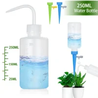 kf-Sc2e4a8c24c91486faee89a90fd35501fH-2Pcs-Tattoo-Wash-Bottle-250ml-8oz-Water-Squirt-Bottle-Succulent-Watering-Safety-Rinse-Bottle-Watering-Tools סט השקיה אוטומטי 2 ב-1 לצמחים ועציצים לשמירה על לחות מושלמת והשקיה בכל מצב
