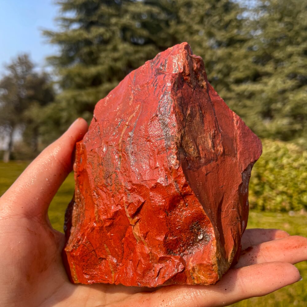 אבן Red Jasper אדומה טבעית גדולה לעיצוב ויצירה בגדלים שונים